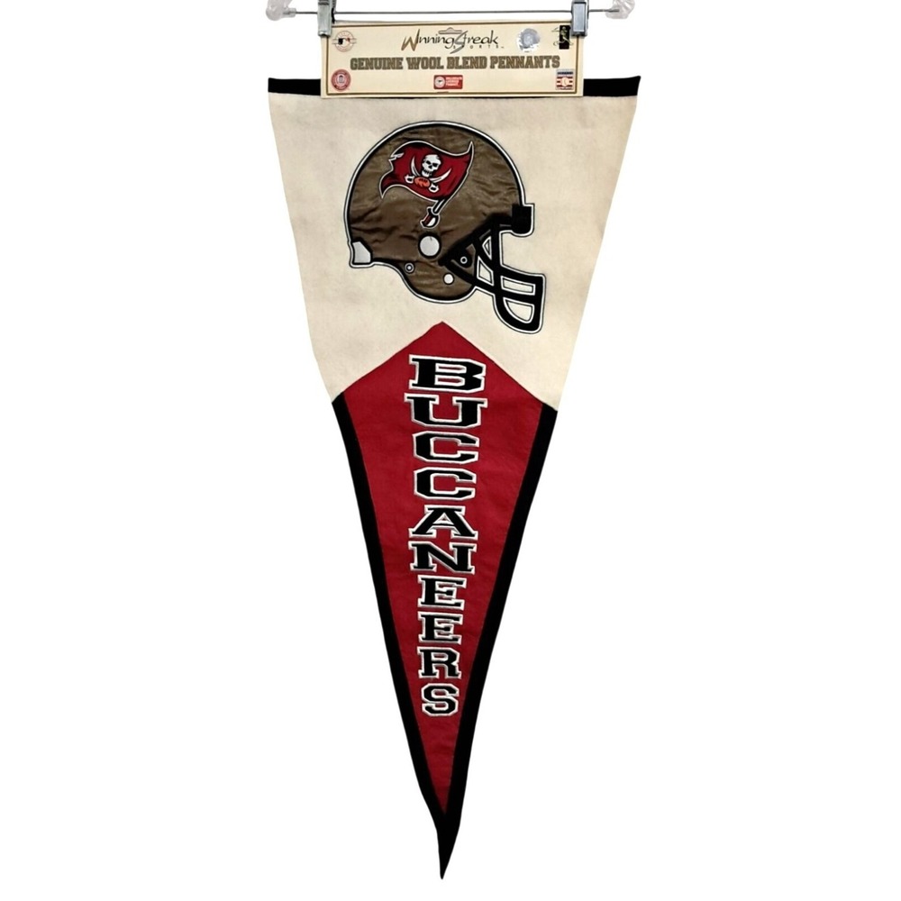 Winning Streak Sports Pennant Fans Cream Red Tampa Bay Buccaneers NFL Helmet
